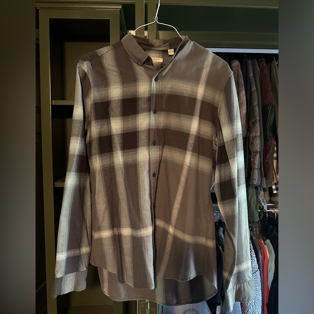 Burberry Men’s Soft Flannel Grey Plaid Patterned Shirt.